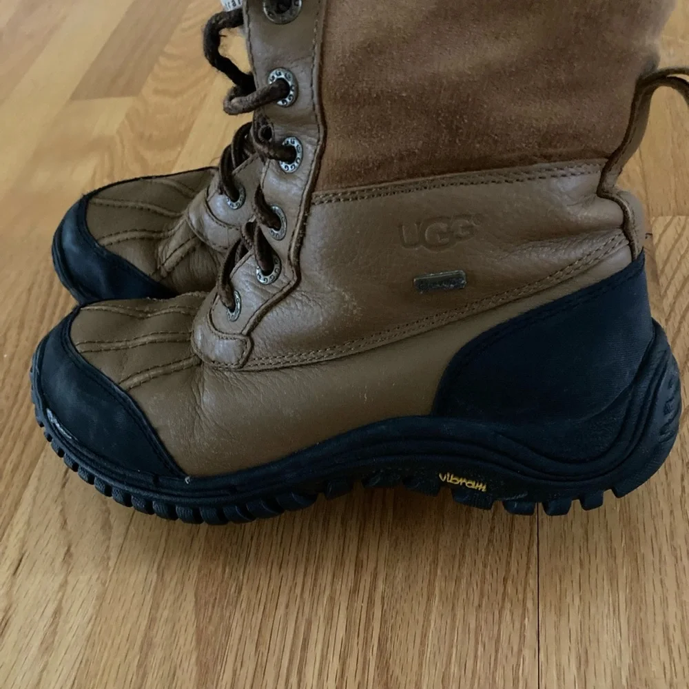 UGG Brown Leather Lace-Up Winter Boots with Shearling Collar